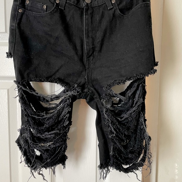 Distressed shorts - Picture 2 of 2